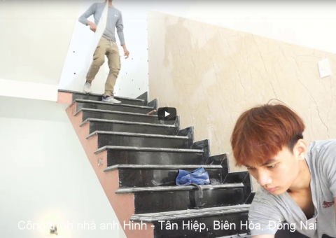 Thi công tấm ốp PVC vân đá Kiên An khu cầu thang